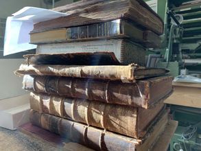 Beispiel für Kunst- und Handwerk bei Buchbinderei Brosche in Wien - wir reparieren Ihre alten Bücher